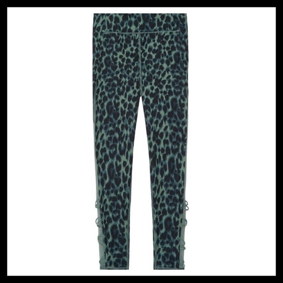 Victoria’s Secret Incredible Essential Leggings Jade Leopard - Picture 4 of 6